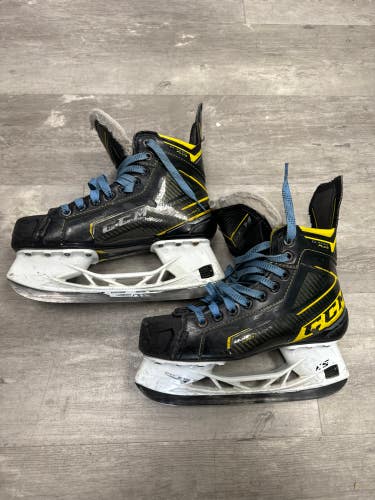 Used Intermediate CCM Classic Plus Hockey Skates Regular Width 6.5