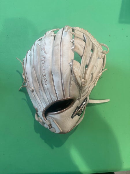 White Used Mizuno MVP Prime Right Hand Throw Infield Softball Glove 12"