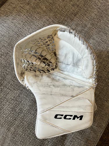 CCM Axis 2.5 Junior Glove and Blocker