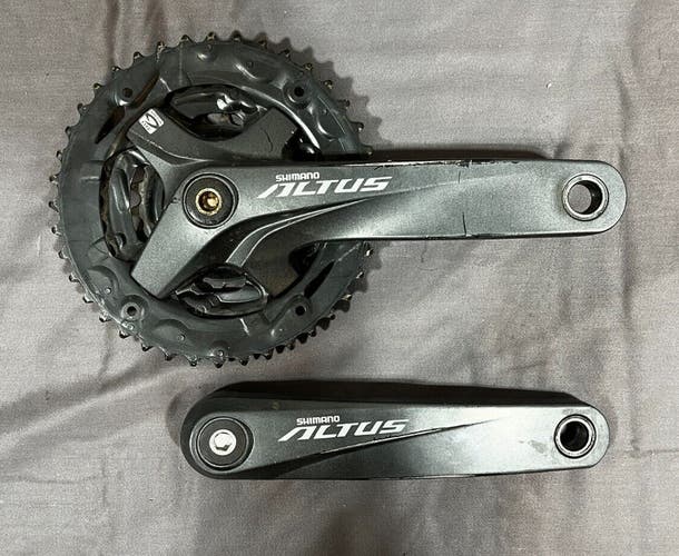 Shimano Altus FC-M2000 170mm 40/30/22 Black Aluminum/Steel Triple Crankset