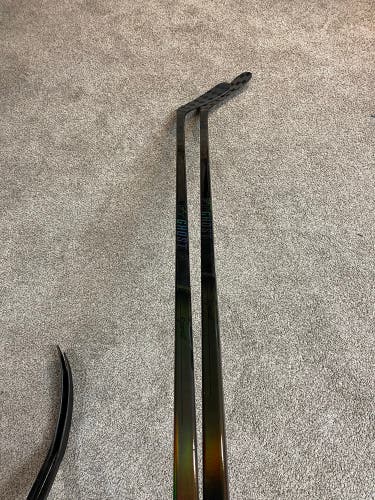 **NEW** Senior CCM Right Handed P29 FT Ghost Hockey Stick