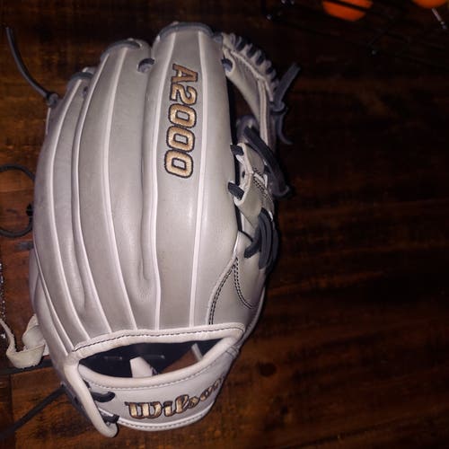 Used Wilson Right Hand Throw A2000 Softball Glove 11.75"