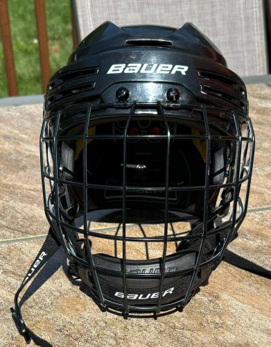 Used Medium Bauer Re-Akt 75 Helmet