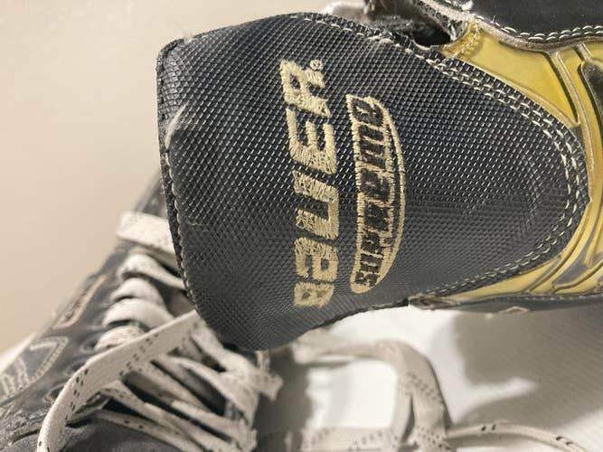 Used Senior Bauer Supreme Hockey Skates Regular Width 11