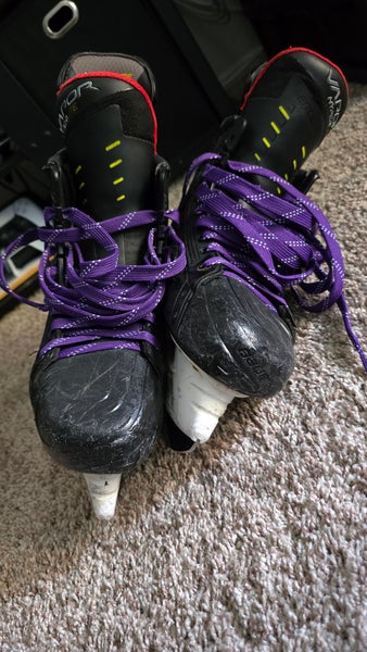 Used Senior Bauer Vapor Hyperlite Hockey Skates Regular Width 8.5