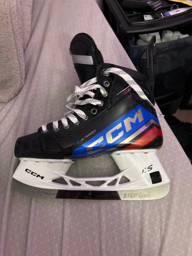 New Senior CCM Regular Width Pro Stock 8 JetSpeed FT6 Pro Hockey Skates