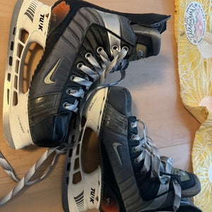 Nike Quest V10 Hockey Skates Size 3.5D
