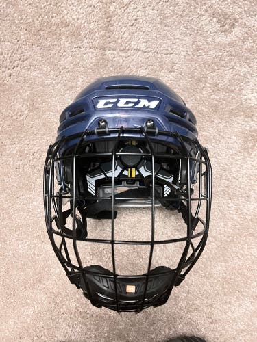 Used Medium CCM Tacks 910 Helmet