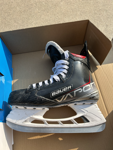 Used Senior Bauer Vapor 3X Hockey Skates Size 9 - Fit 1