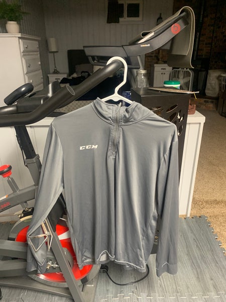 Ccm hockey pullover Size large