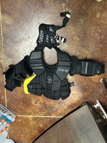 Hockey goalie chest protector