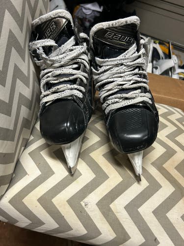 Hockey goalie skates
