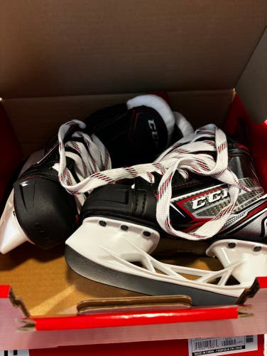 New Youth CCM Regular Width  11 JetSpeed FT2 Hockey Skates