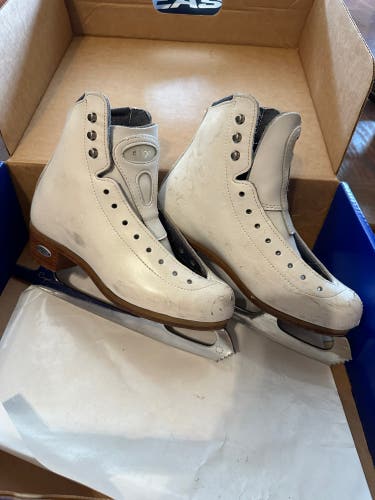 Used Riedell B Junior 3 Figure Skates