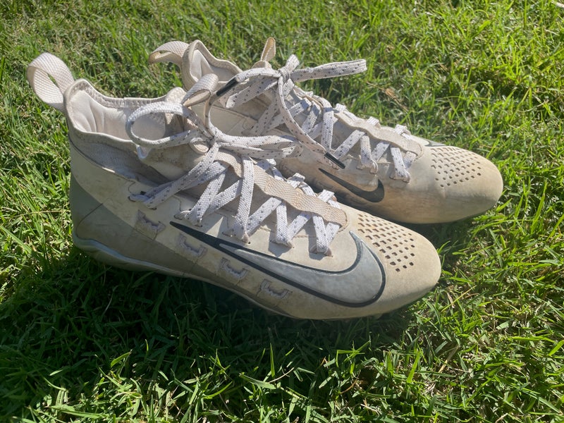 White Used Size 6.5 (Women's 7.5) Adult Men's Nike Mid Top Molded Cleats
