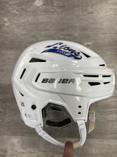 White Used Medium Bauer Re-Akt 150 Helmet