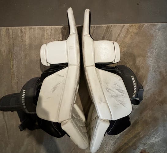 Warrior R/G4 Jr Goalie Leg Pads w/ Knee Pads