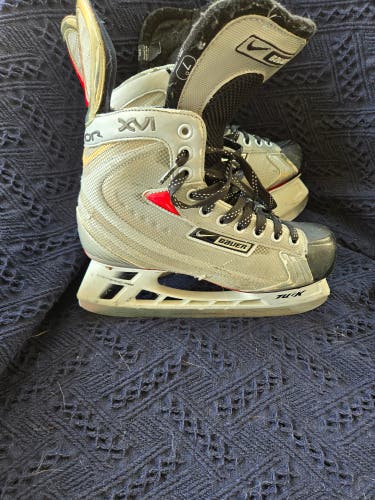 Used Senior Bauer Vapor XVI Hockey Skates 7