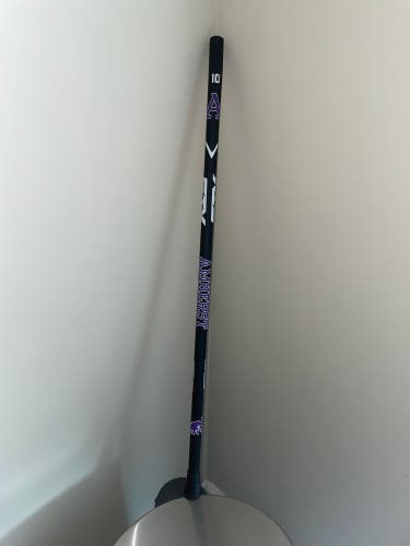 Pre-Owned (never used) AMHERST MAMMOTHS Team Issued STX Crux 600 Womens Lacrosse Shaft