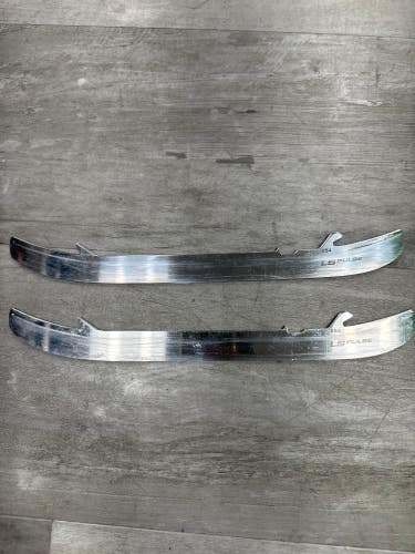 Used Bauer LS PULSE Holders, Runners, & Replacement Steel 254 mm