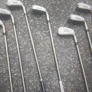 Used Men's Affinity Pro Right Handed Iron Set Uniflex 8 Pieces Graphite Shaft