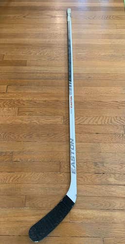 Sr. Easton Mako Hockey Stick (BARELY USED - RH, 100 flex, PM9