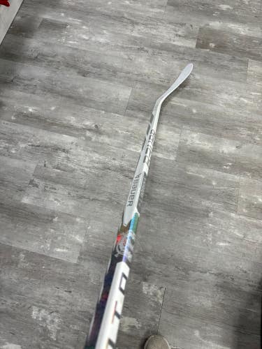 Used Junior Bauer Vapor Hyperlite Hockey Stick Right Handed P28 Pro Stock