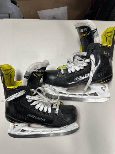 Used Intermediate Bauer Supreme M4 Hockey Skates Regular Width Size 5