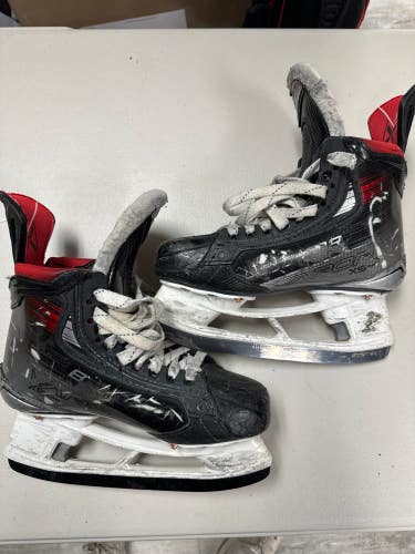 Used Intermediate Bauer Vapor X5 Pro Hockey Skates Regular Width Size 4