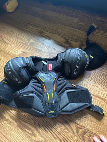 CCM Tacks 9080 Shoulder Pads