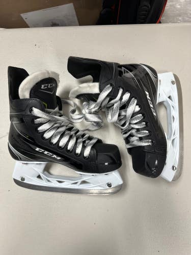 Used Junior CCM RibCor 74K Hockey Skates Regular Width Size 1.5