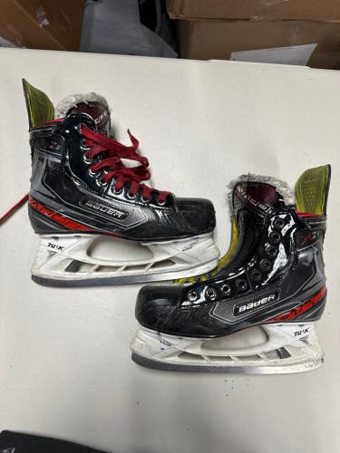 Used Intermediate Bauer Vapor X2.9 Hockey Skates Regular Width Size 4.5