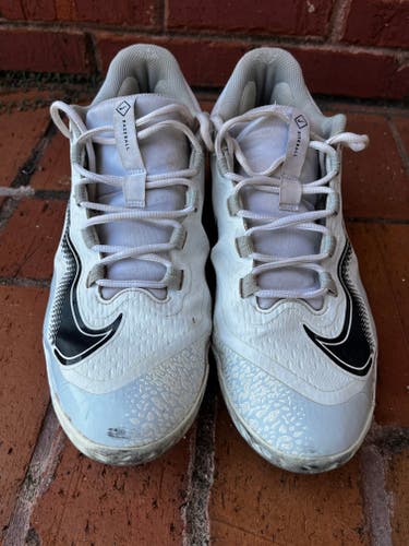 White Used Size 11.5 Adult Men's Nike Low Top React Metal