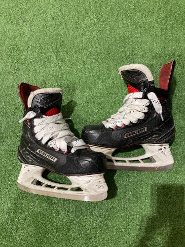 Used Junior Bauer Vapor X700 Hockey Skates Regular Width Size 2