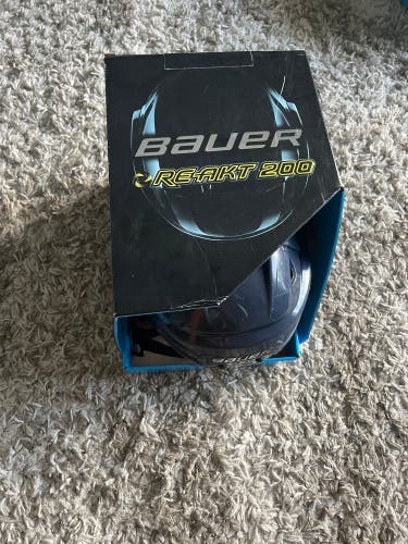 Bauer Reakt 200 helmet