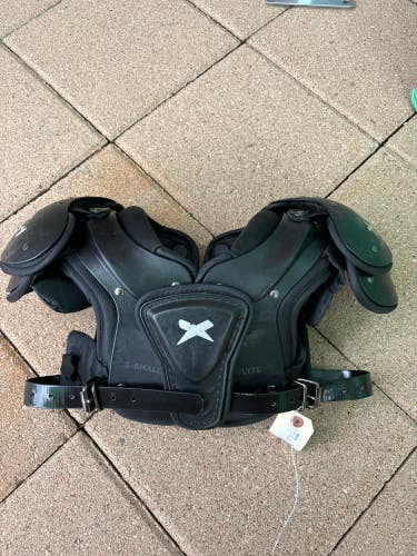 Used XS Youth Xenith Flyte Shoulder Pads