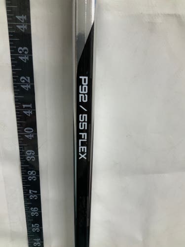 New Intermediate Bauer Vapor Hyperlite 2 Right 55 Flex P28 Stick