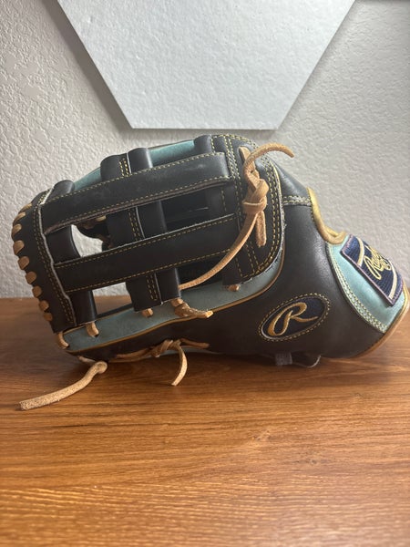 Lightly Used 2022 Outfield 12.75" Heart of the Hide Baseball Glove