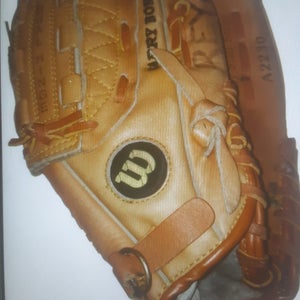 Wilson Right Hand Throw First Base A2250 Baseball Glove 11"