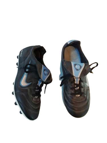 Used Nike Senior 7.5 Cleat Soccer Outdoor Cleats