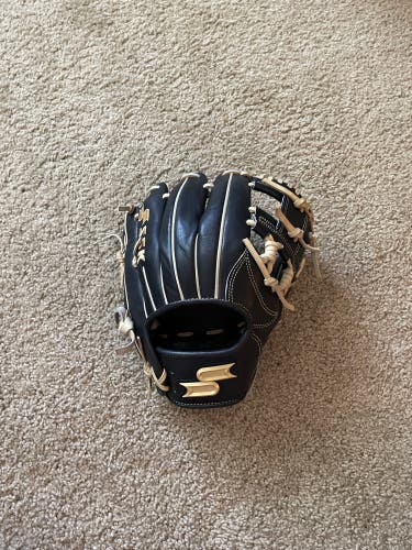 Used 2023 Infield 11.5" z9 Baseball Glove