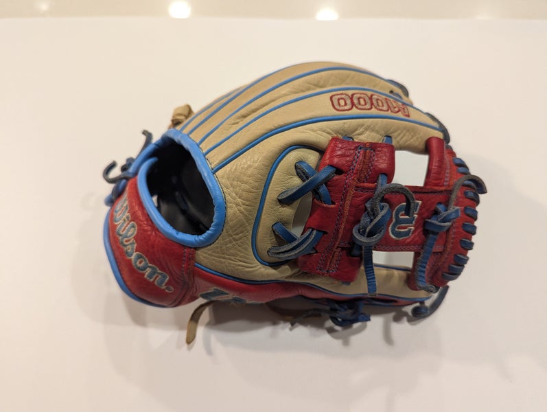 Used Infield Right Hand Throw Wilson A1000 Baseball Glove 11.5"