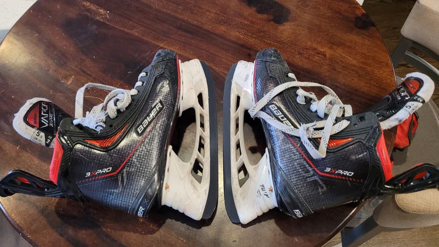 Used Bauer Vapor 3X Pro Hockey Skates Regular Width Size 5.5