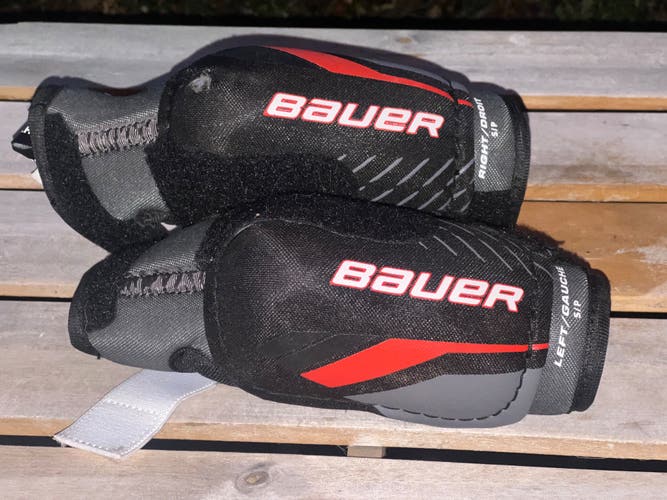 Junior skater elbow pads