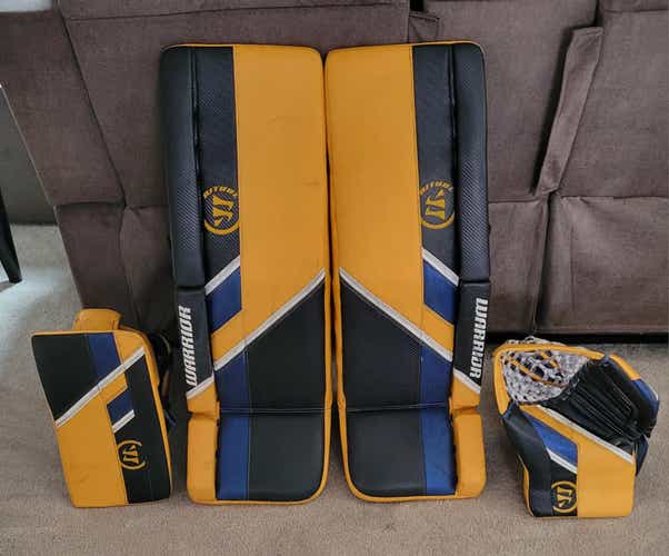 WARRIOR Ritual R/G5 Pro Custom, 35+1.5 Full Set, w/free goalie jersey. Excellent condition.