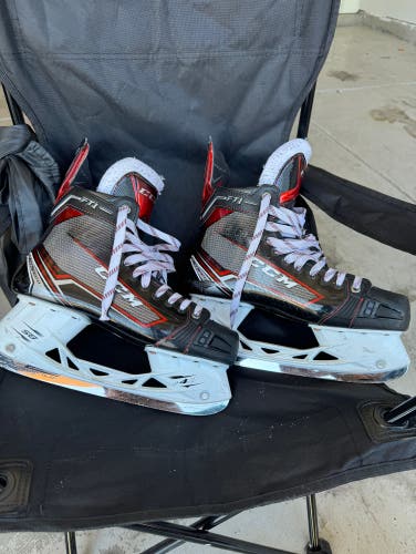 Senior CCM Regular Width  9 JetSpeed FT1 Hockey Skates