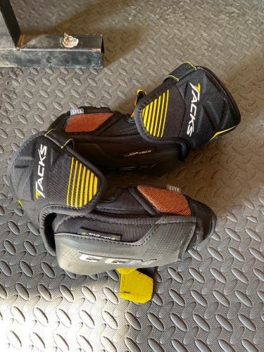 Ccm tacks 7092