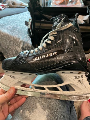 Used Senior Bauer Supreme Mach Hockey Skates Narrow Width Pro Stock 9