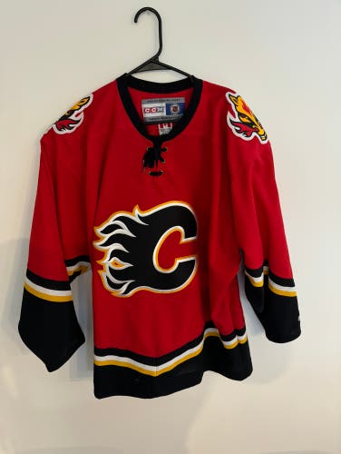 Calgary  flames XL jersey red