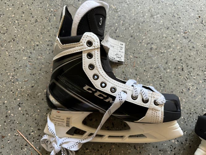 New Senior CCM Regular Width Pro Stock 8.5 RibCor 80K Hockey Skates